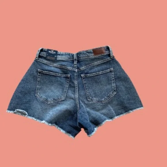 Hollister High-Waisted Curvy Vintage Denim Shorts - Picture 2 of 4